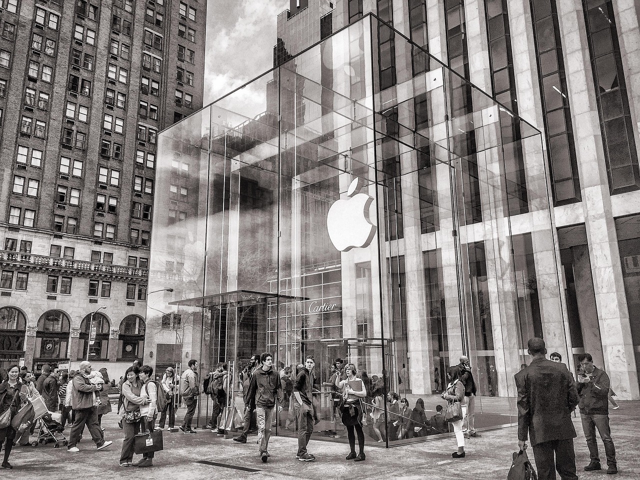 Apple Launches Foldable iPhone Duo in Major 2026 Update